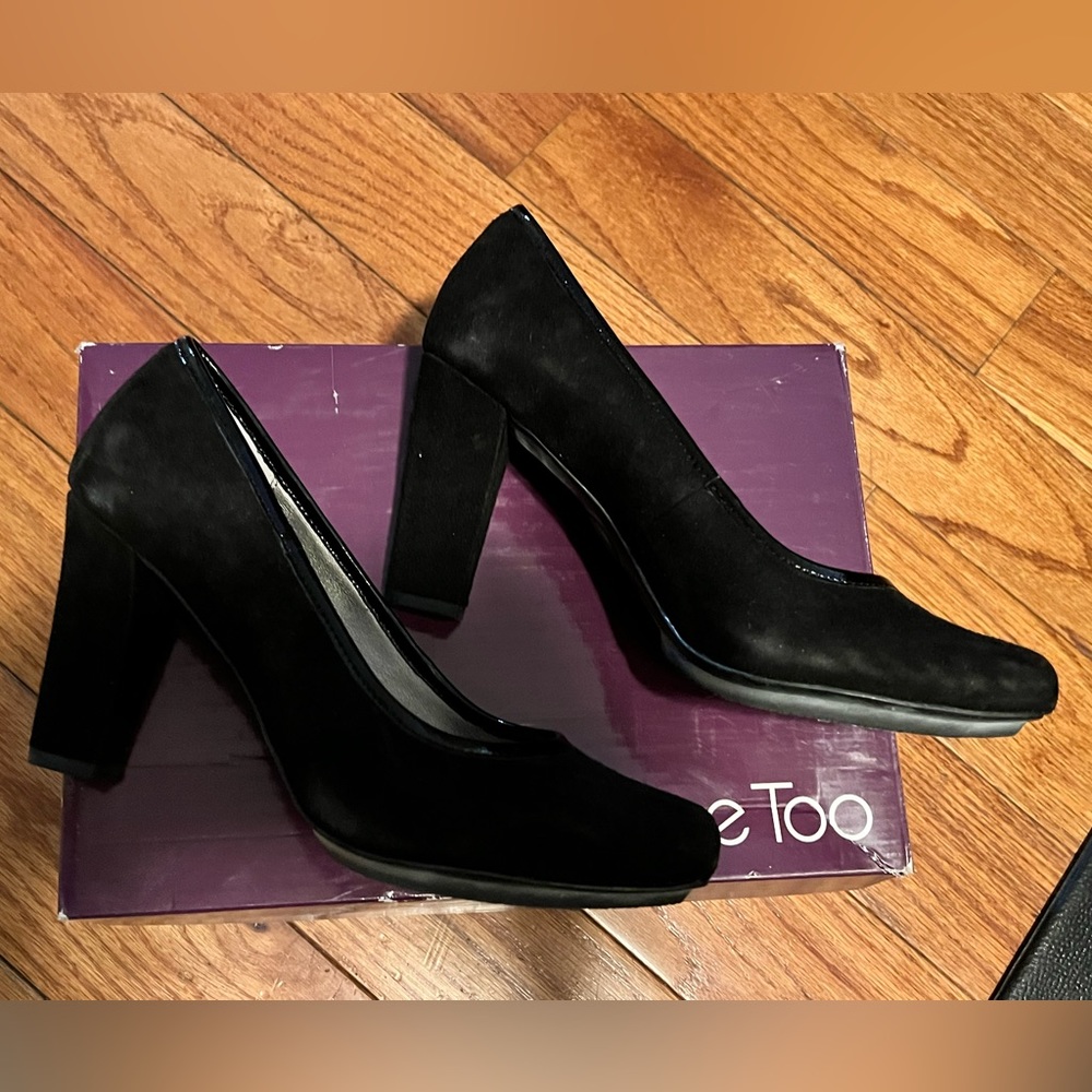 Me Too Size 8 Black Suede Chunky Heel, NWT  (orig $99)